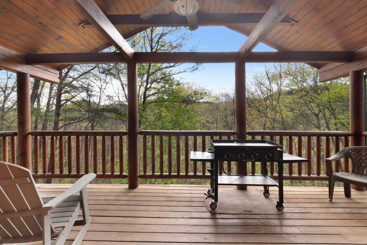 Private Smoky Mtn Log With 2 Decks And Hot Tub!