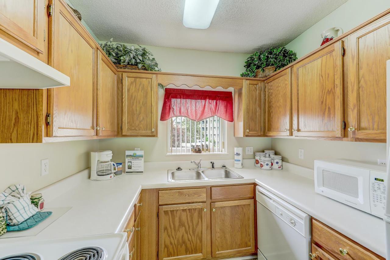 Whispering Pines 424 Apartment