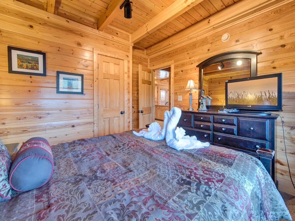 Misty Mountain Hideaway Pigeon Forge