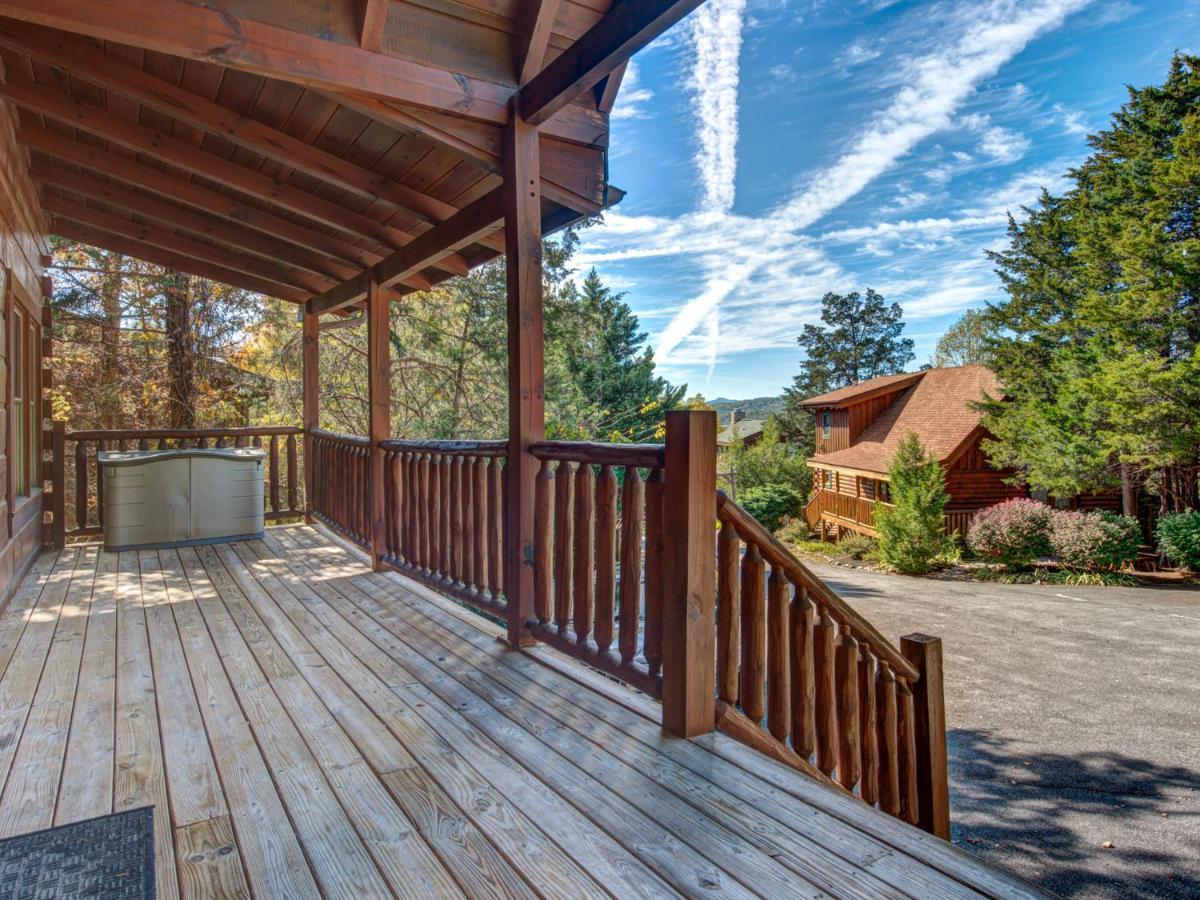 Moonlight Theater Lodge, 3 Bedrooms, Hot Tub, Pool, Sleeps 14 *