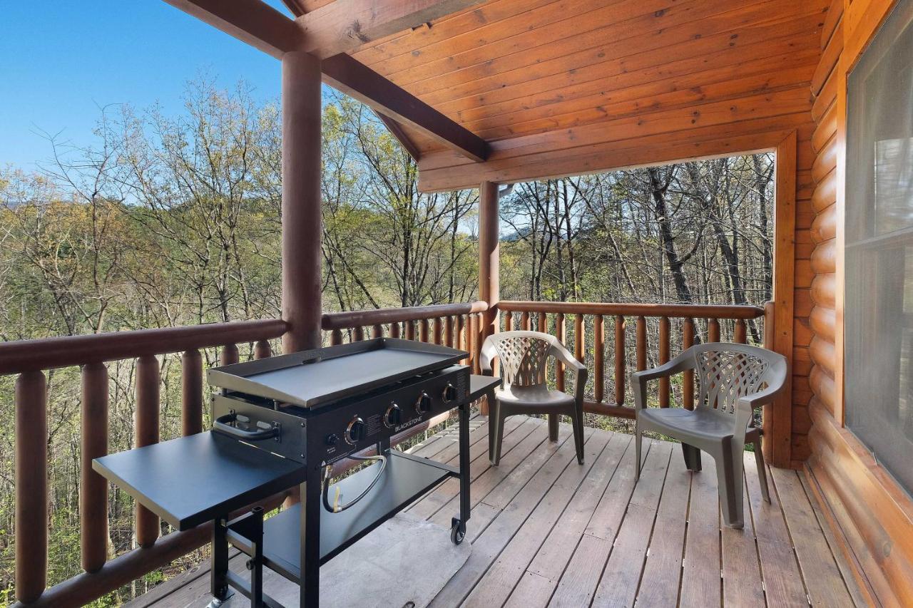 Holiday home Private Smoky Mtn Log With 2 Decks And Hot Tub! Pigeon Forge