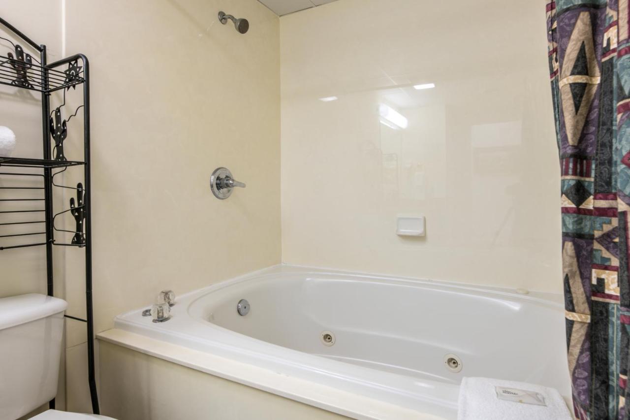 Apartment Time For 2! Whispering Pines 251