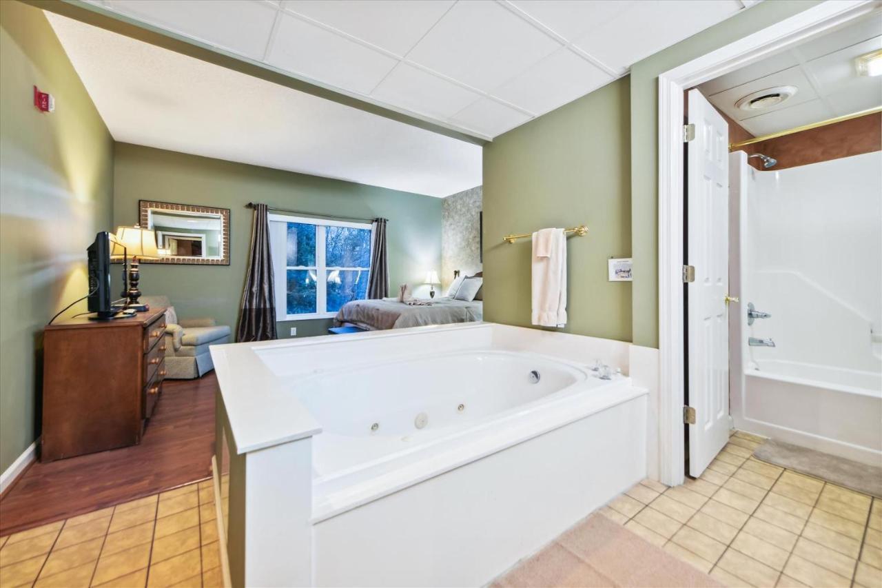 Eagle View Whispering Pines 332 *