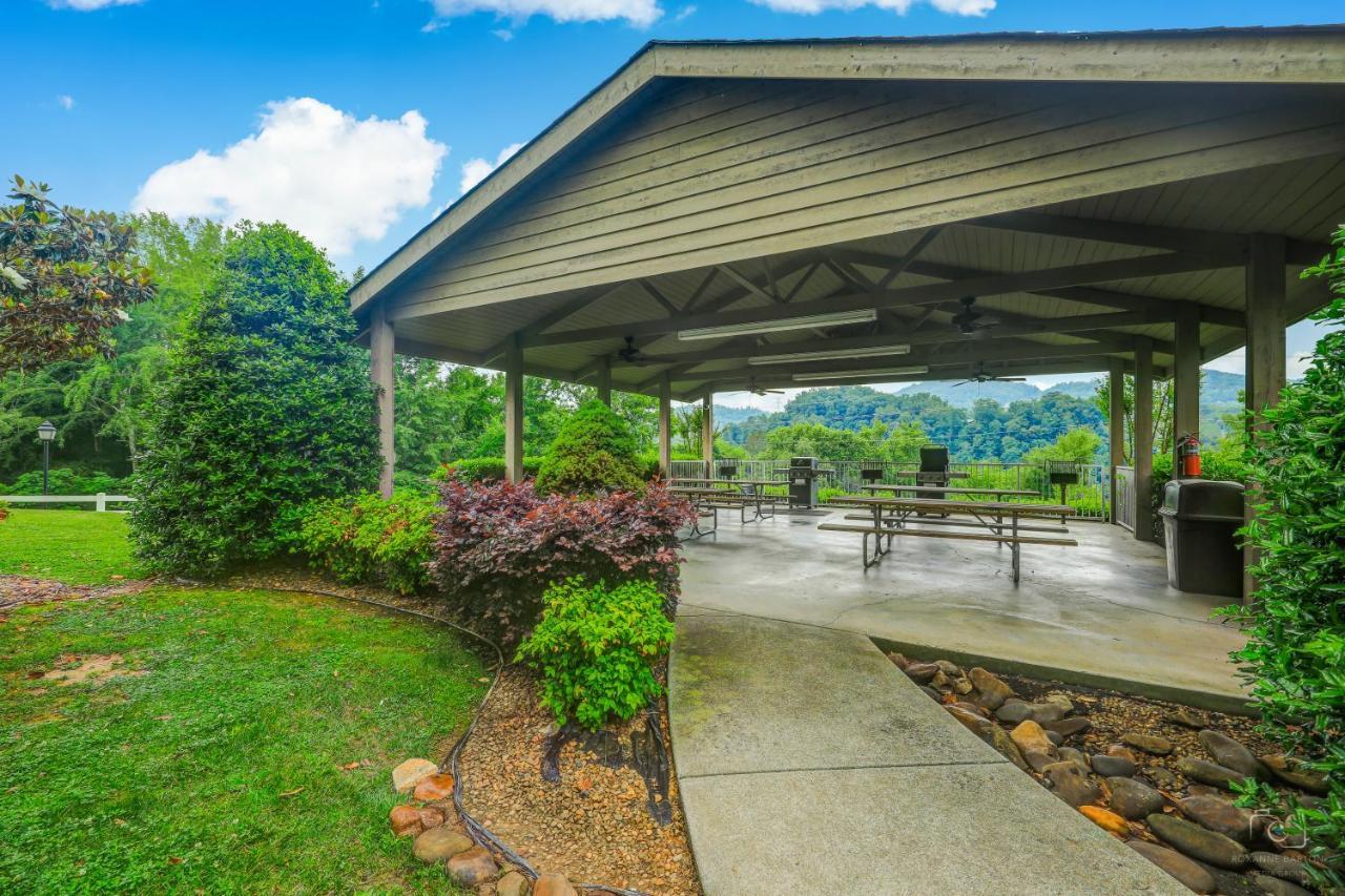 Ah-mazing! Whispering Pines 532 Pigeon Forge
