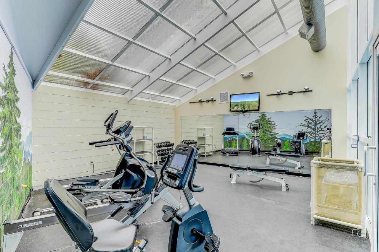 Downtown Retreat Whispering Pines 534
