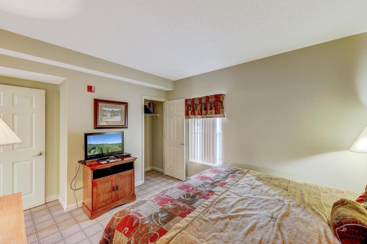 Whispering Pines 424 Apartment *