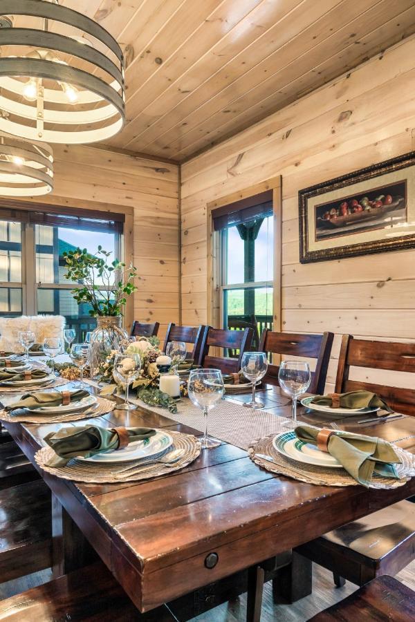 Holiday home Spring Sale! 6br,theater,hottub,game,pet Friendly