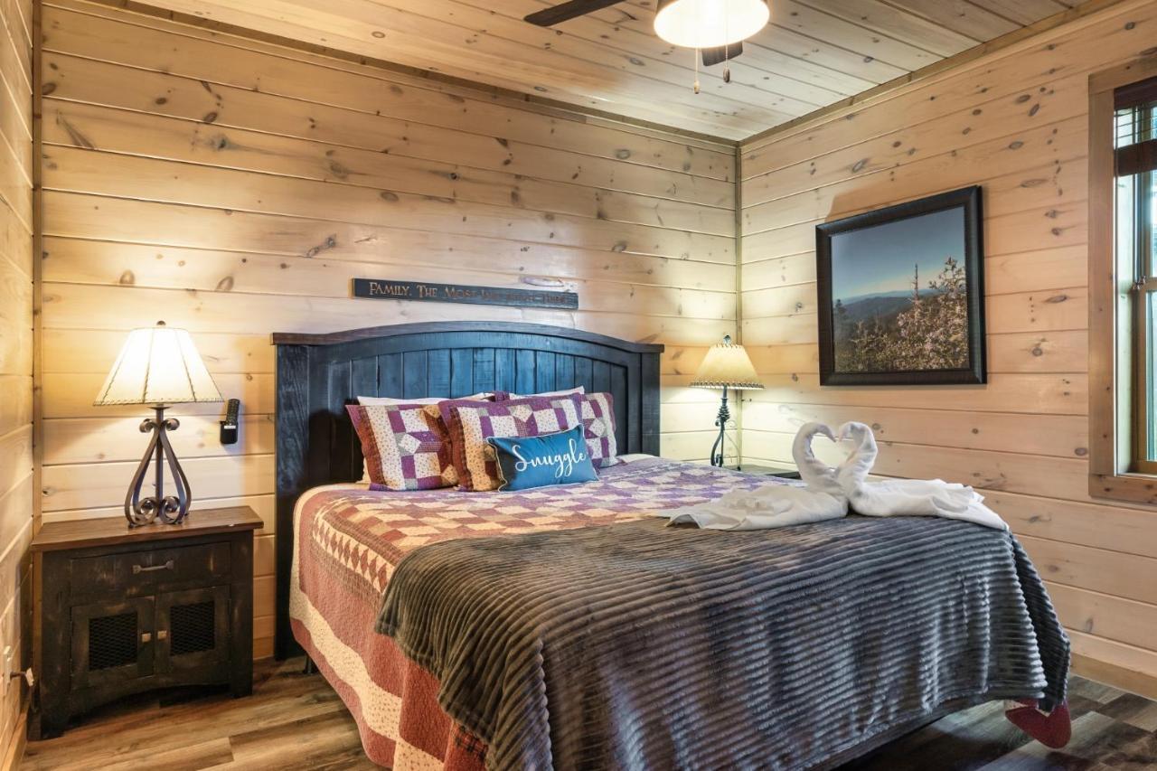 Holiday home Spring Sale! 6br,theater,hottub,game,pet Friendly