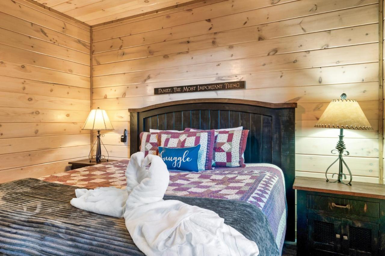 Spring Sale! 6br,theater,hottub,game,pet Friendly Holiday home *