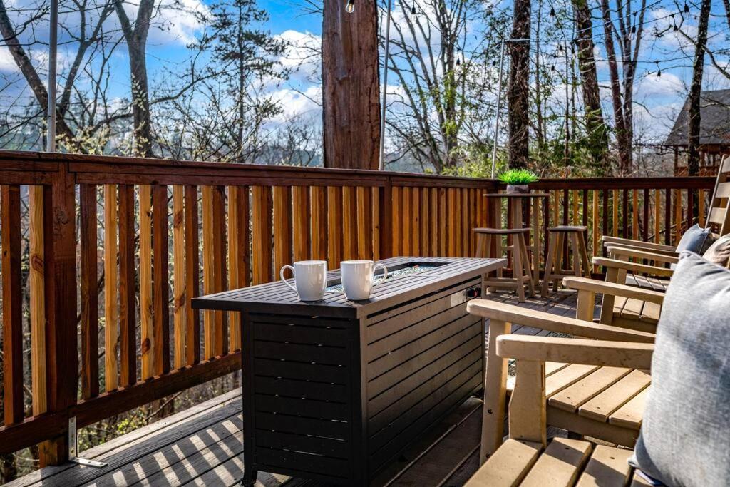 Holiday home The Family Stone Luxe Sleeps 12 Hot Tub Dogfriendly Dollywood *