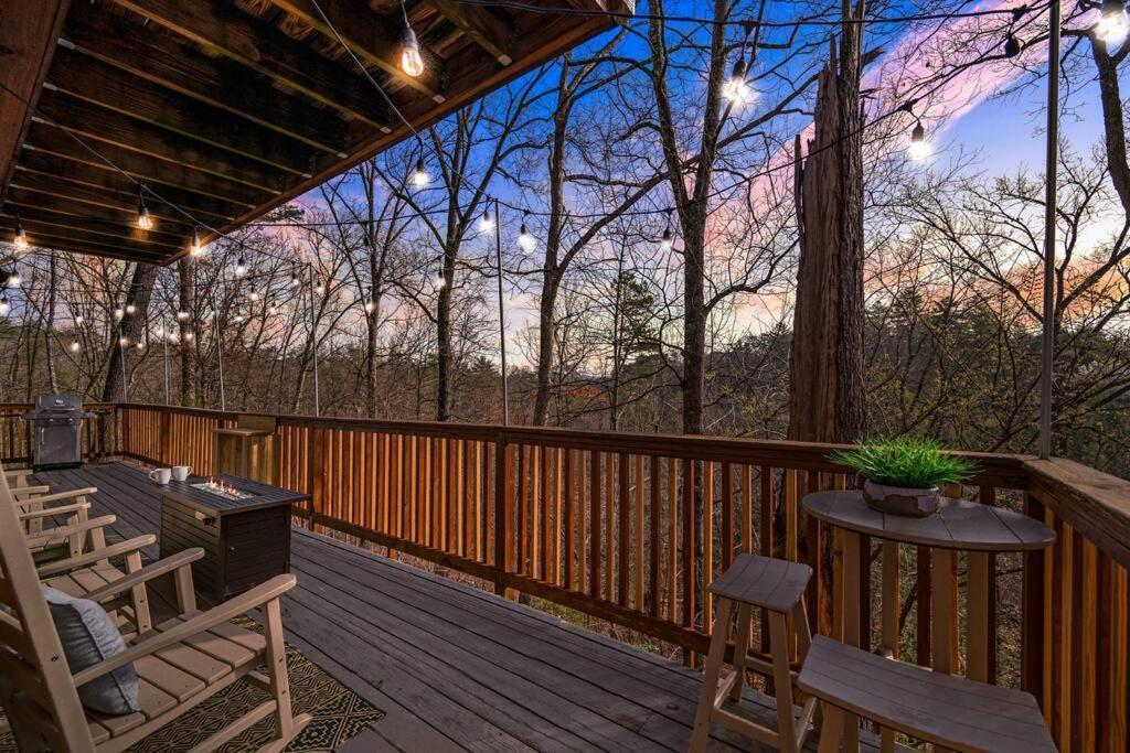 Holiday home The Family Stone Luxe Sleeps 12 Hot Tub Dogfriendly Dollywood