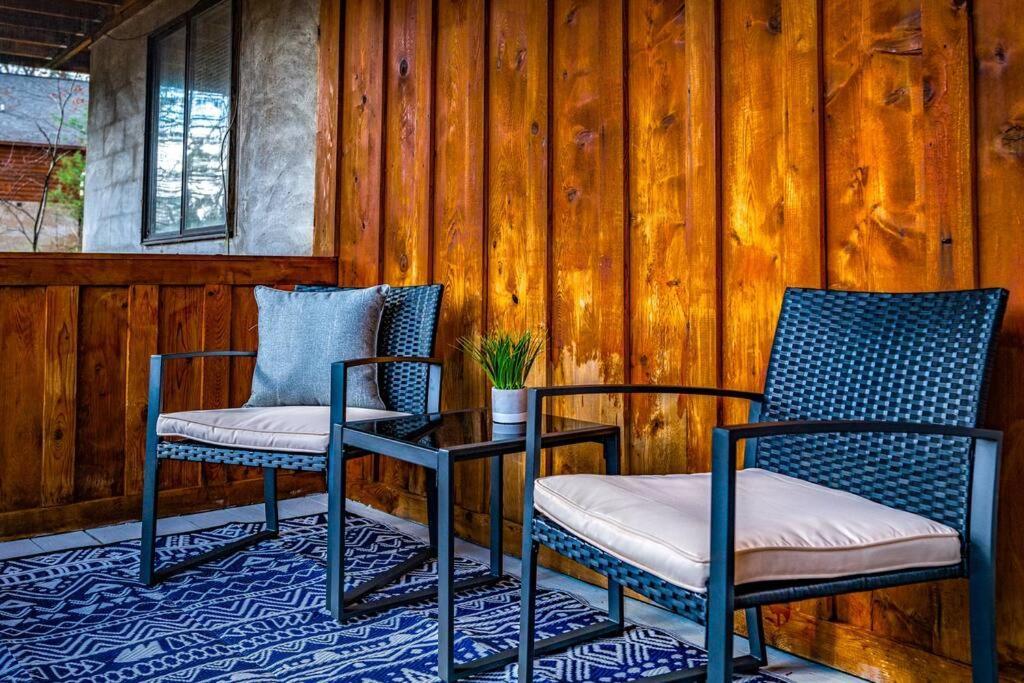 The Family Stone Luxe Sleeps 12 Hot Tub Dogfriendly Dollywood Holiday home *