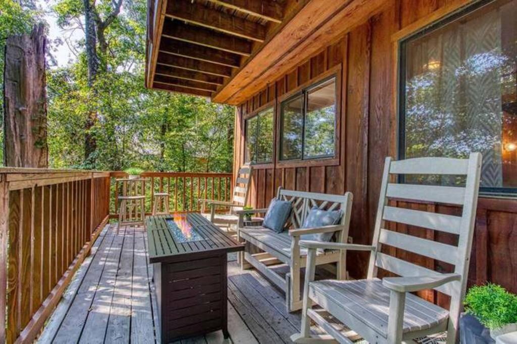 Holiday home The Family Stone Luxe Sleeps 12 Hot Tub Dogfriendly Dollywood