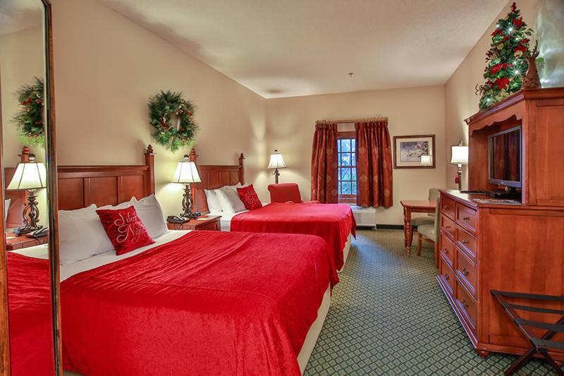 The At Christmas Place Hotel Pigeon Forge