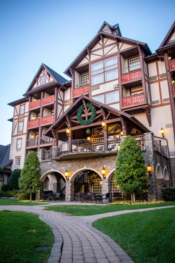 The At Christmas Place 4* Pigeon Forge