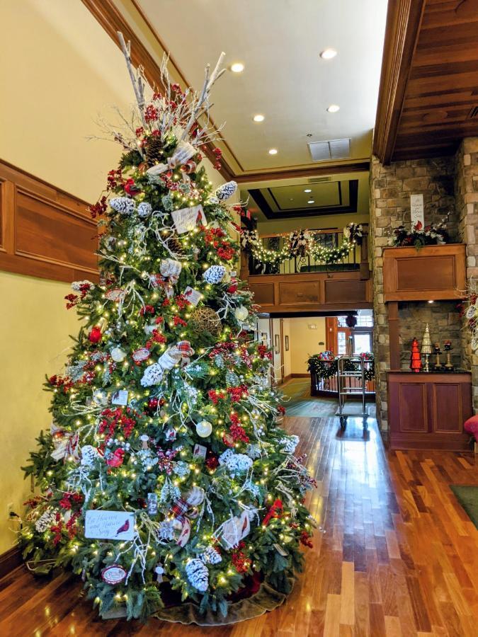 The At Christmas Place 4* Pigeon Forge