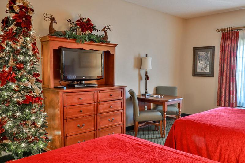 The At Christmas Place Hotel Pigeon Forge