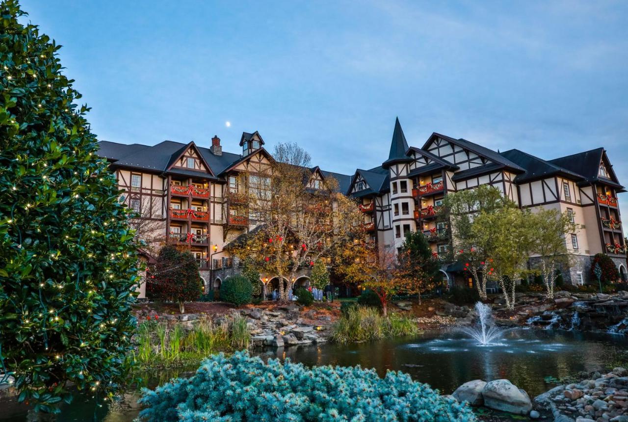 The At Christmas Place 4*