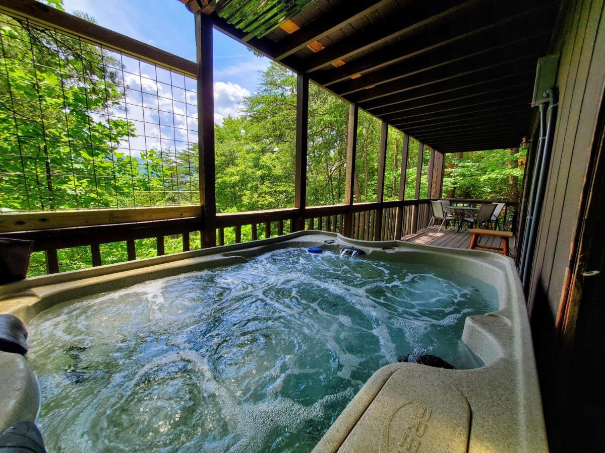 Hillbilly Hilton-pet Friendly-sleeps 4-free Tickets-mountain View Chalet Pigeon Forge