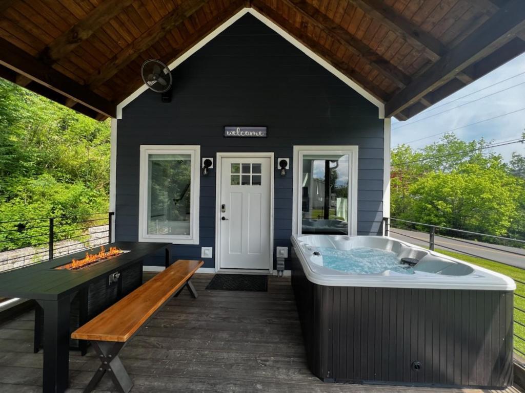 Modern Smoky Mountain Tiny House * Pigeon Forge