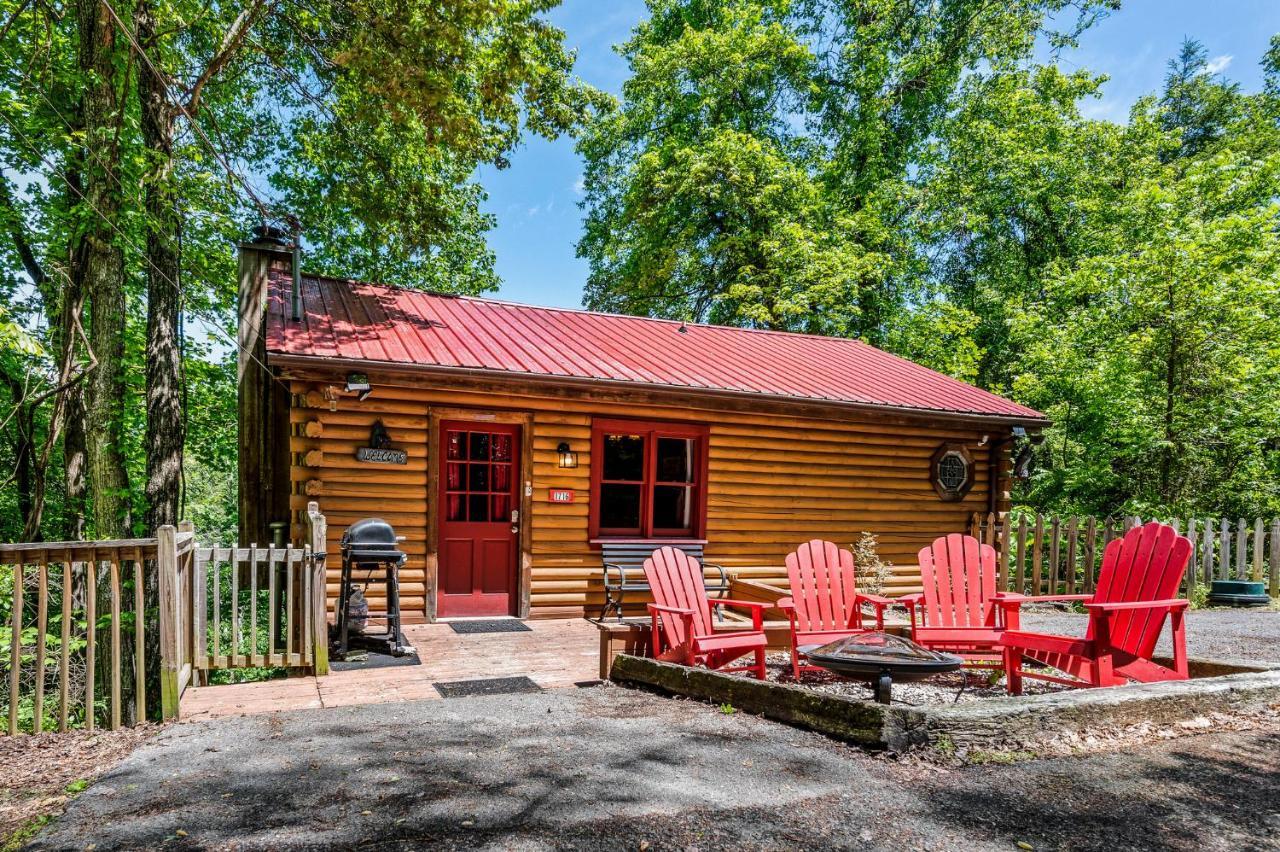 Romantic Log With Hot Tub