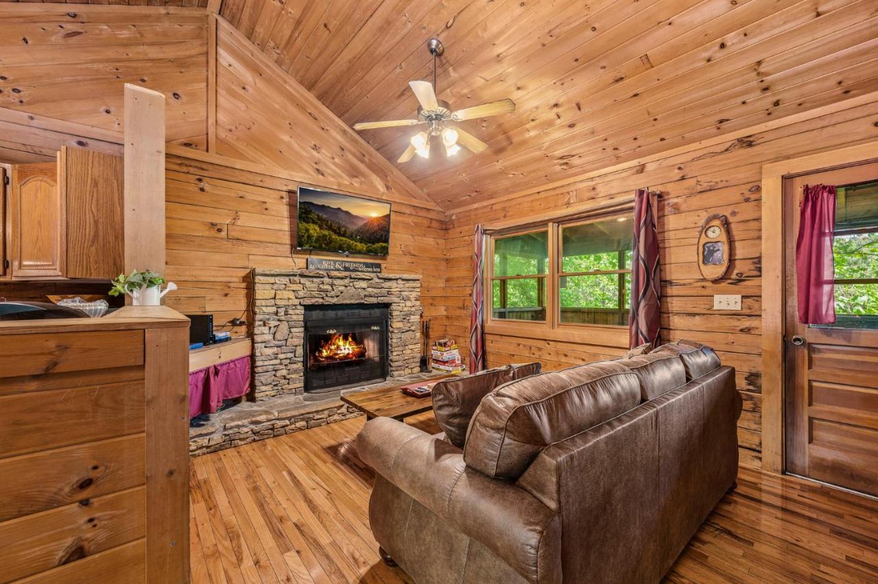 Holiday home Romantic Log With Hot Tub