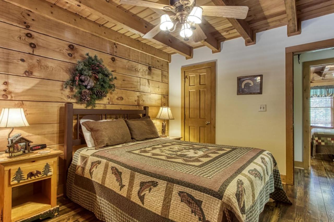 Er254 - Hibernation Hideaway Pigeon Forge