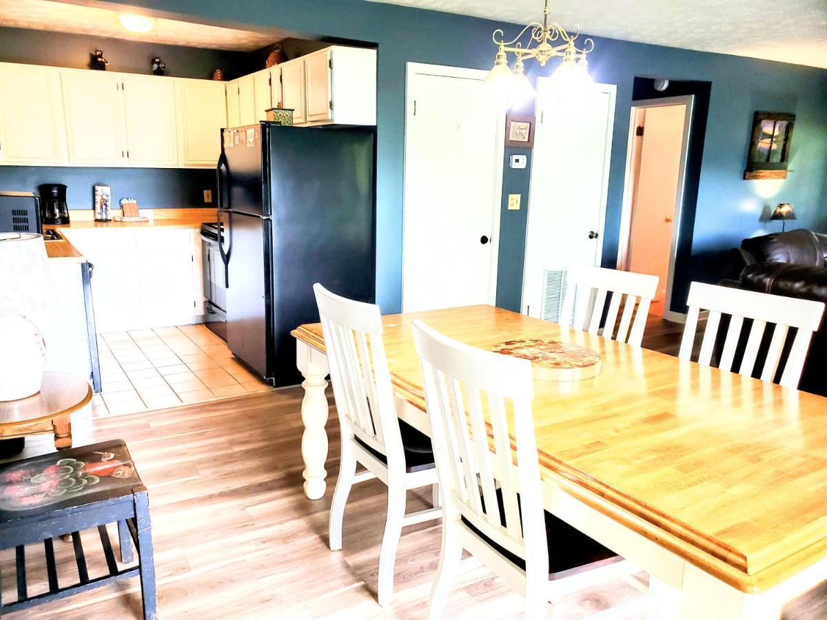 Chalet Hillbilly Hilton-pet Friendly-sleeps 4-free Tickets-mountain View *