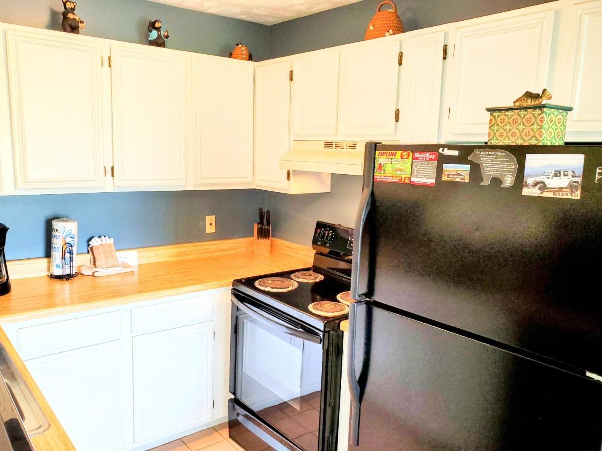 Hillbilly Hilton-pet Friendly-sleeps 4-free Tickets-mountain View Chalet *