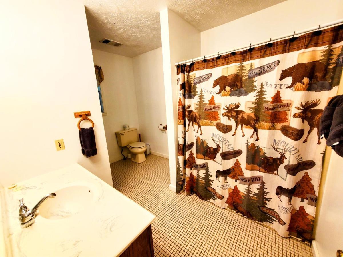 Hillbilly Hilton-pet Friendly-sleeps 4-free Tickets-mountain View Pigeon Forge