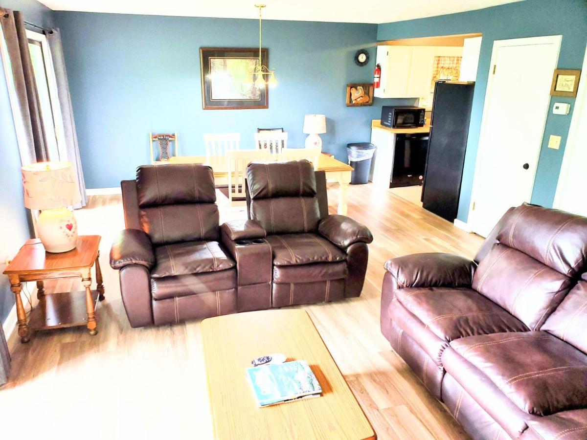 Hillbilly Hilton-pet Friendly-sleeps 4-free Tickets-mountain View