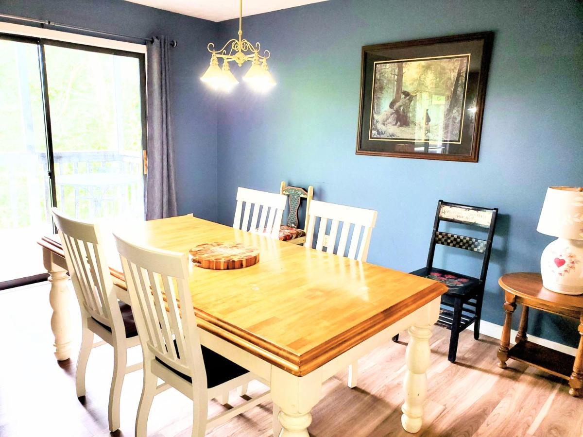 Chalet Hillbilly Hilton-pet Friendly-sleeps 4-free Tickets-mountain View Pigeon Forge