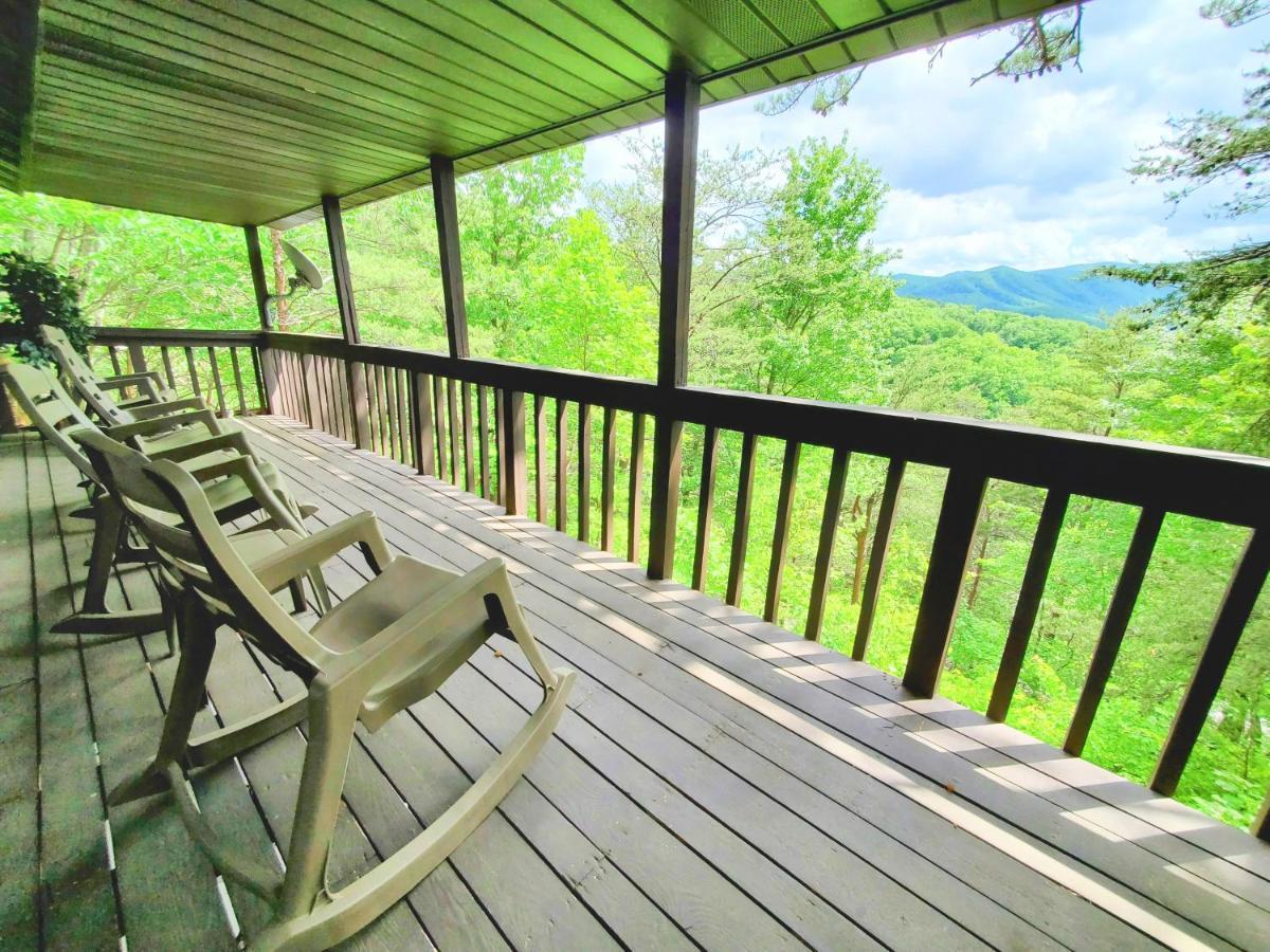 Hillbilly Hilton-pet Friendly-sleeps 4-free Tickets-mountain View Chalet