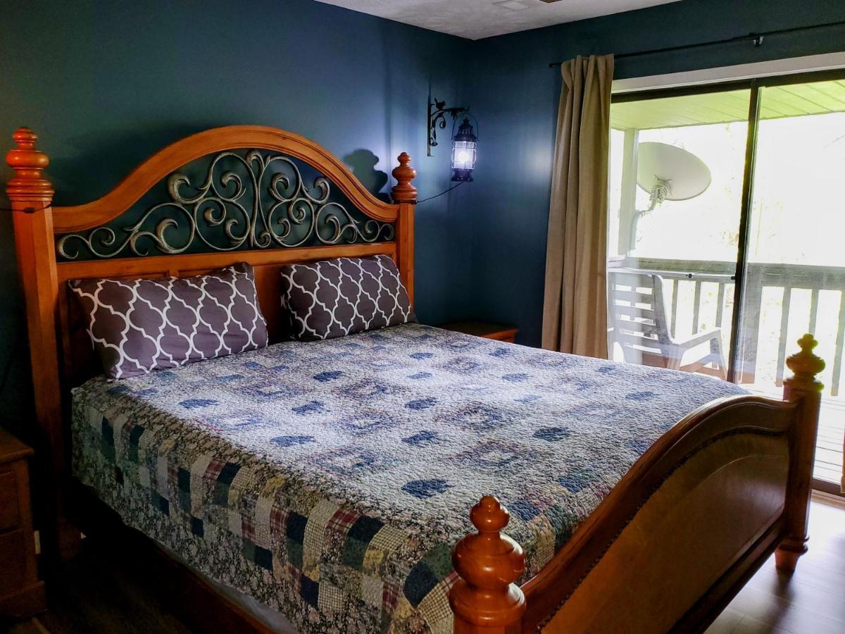 Chalet Hillbilly Hilton-pet Friendly-sleeps 4-free Tickets-mountain View *