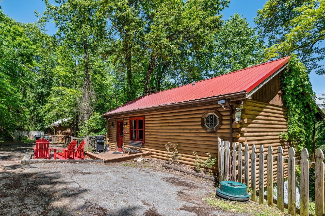 Holiday home Romantic Log With Hot Tub Pigeon Forge