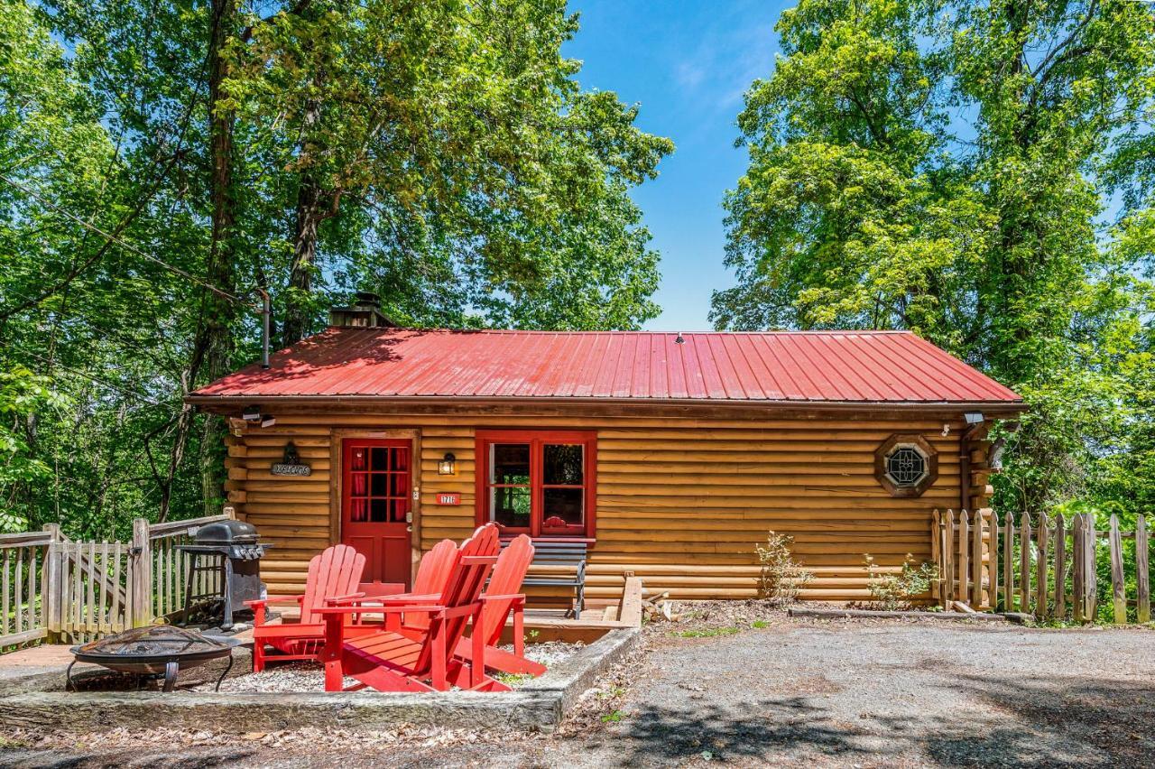 Romantic Log With Hot Tub Holiday home