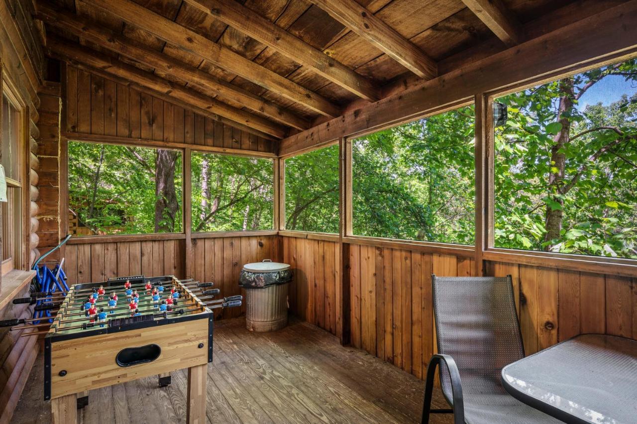 Romantic Log With Hot Tub Holiday home