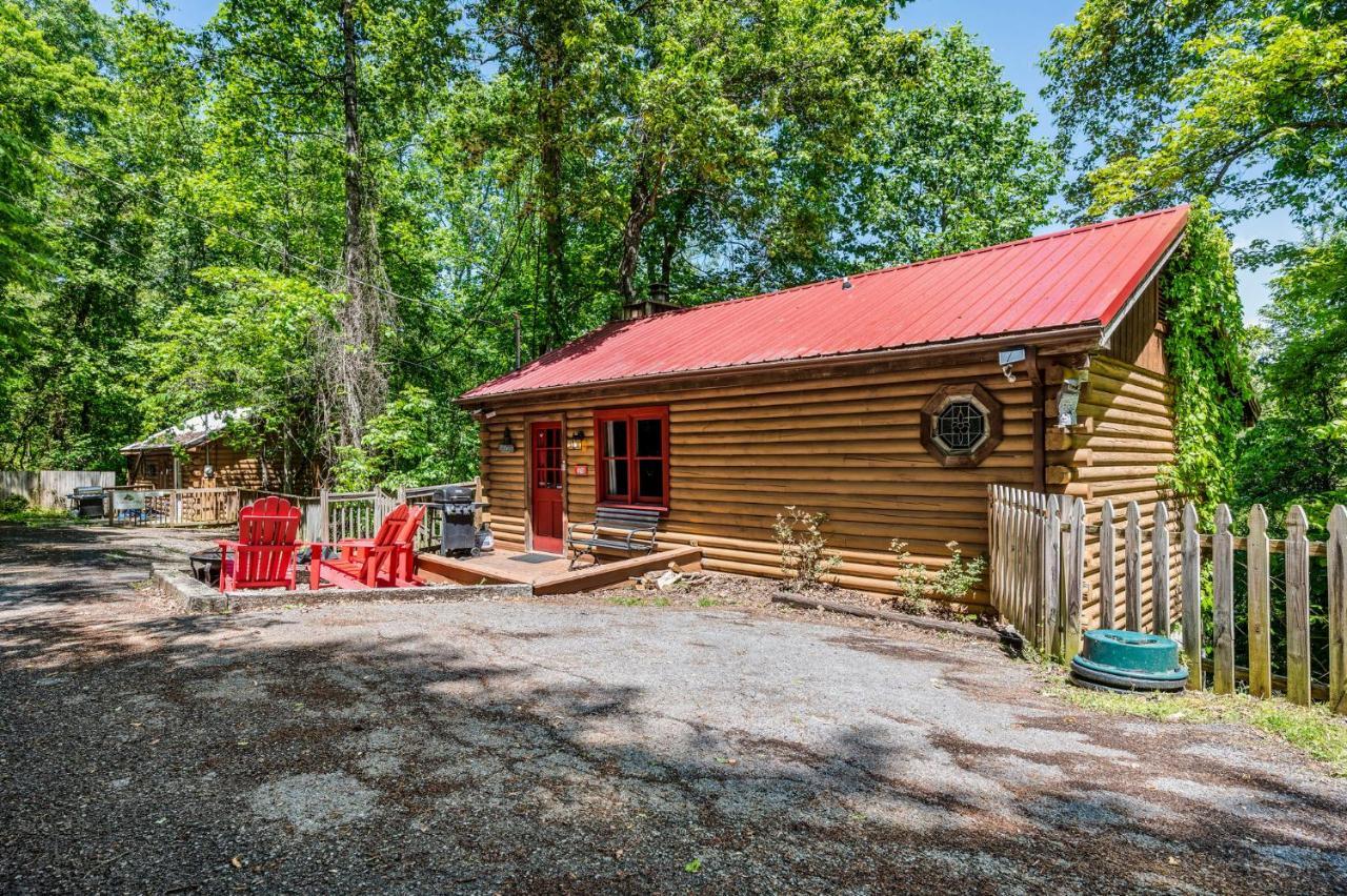 Romantic Log With Hot Tub Pigeon Forge