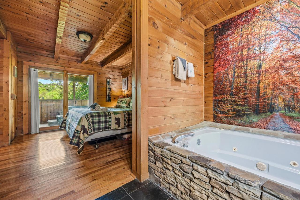 Romantic Log With Hot Tub *