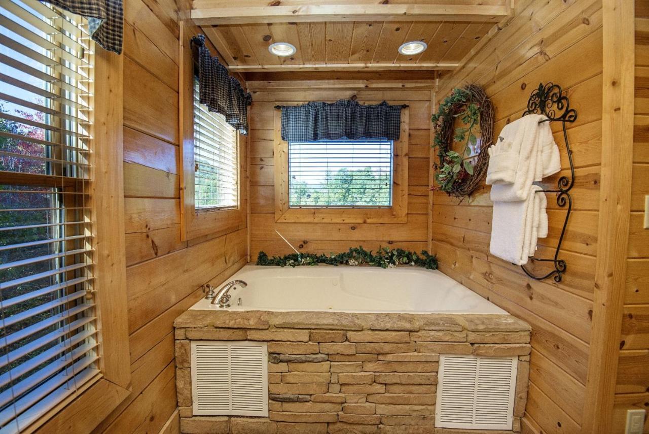 Er244 - Black Hawk Hideaway * Pigeon Forge