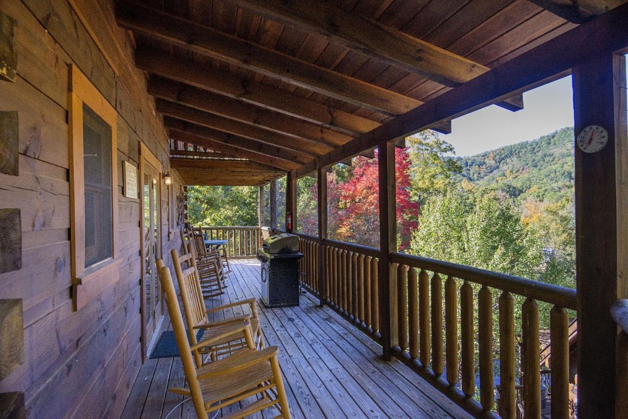 Er244 - Black Hawk Hideaway Pigeon Forge