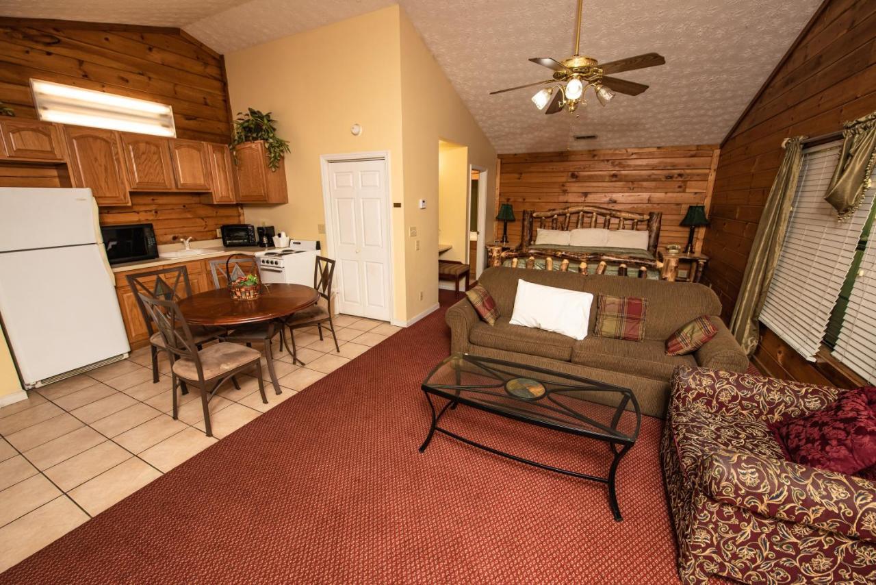 Close To Parkway Rd With River View Holiday home *