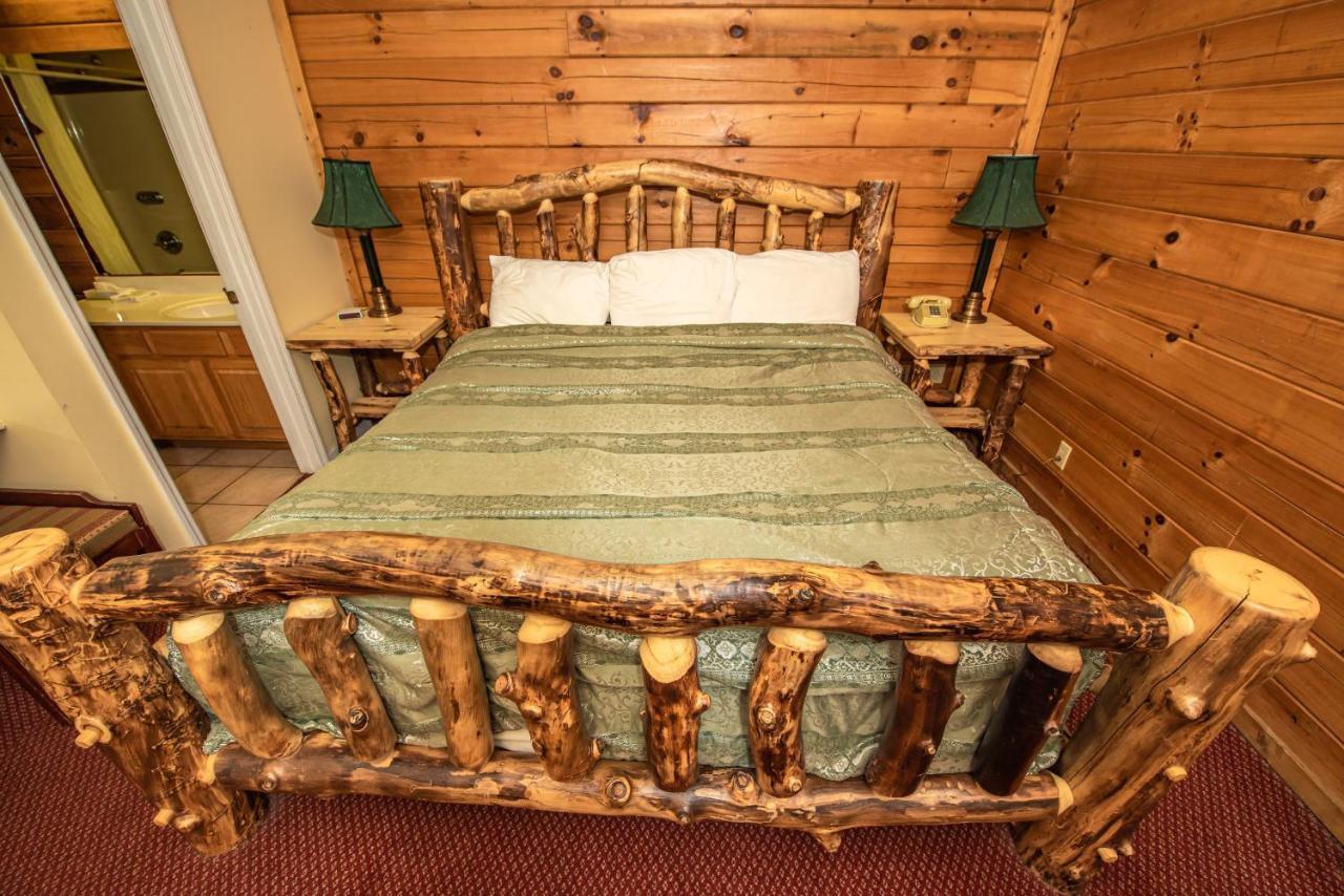 Close To Parkway Rd With River View Pigeon Forge