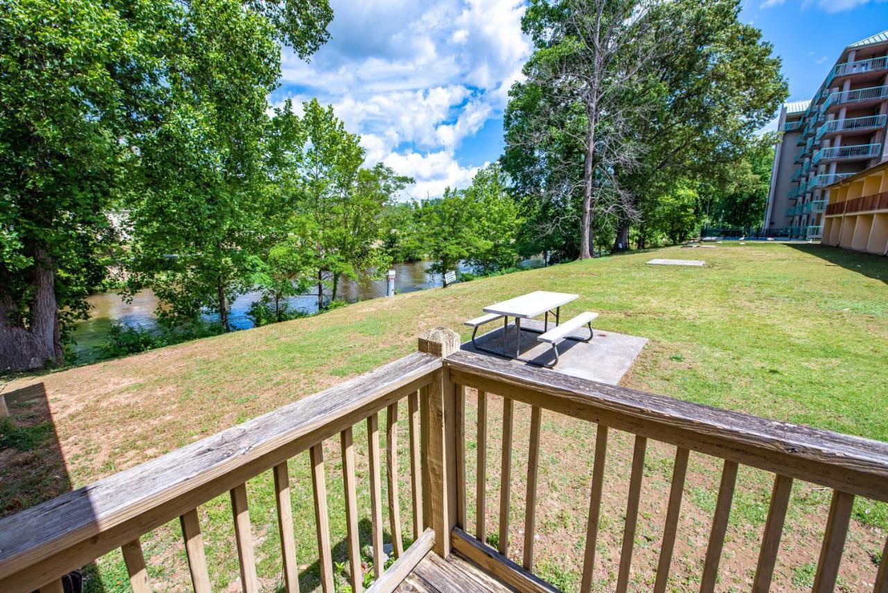Close To Parkway Rd With River View Pigeon Forge