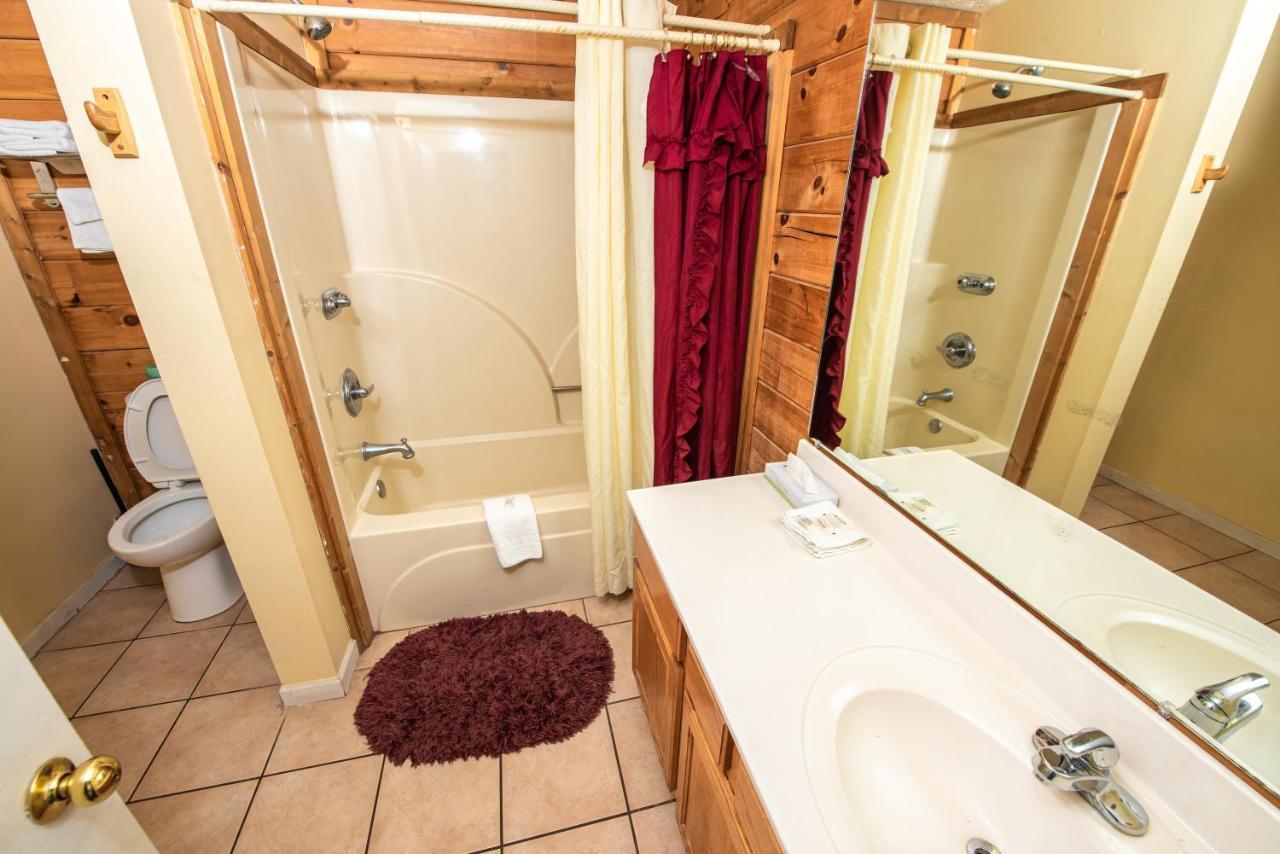 Close To Parkway Rd With River View *