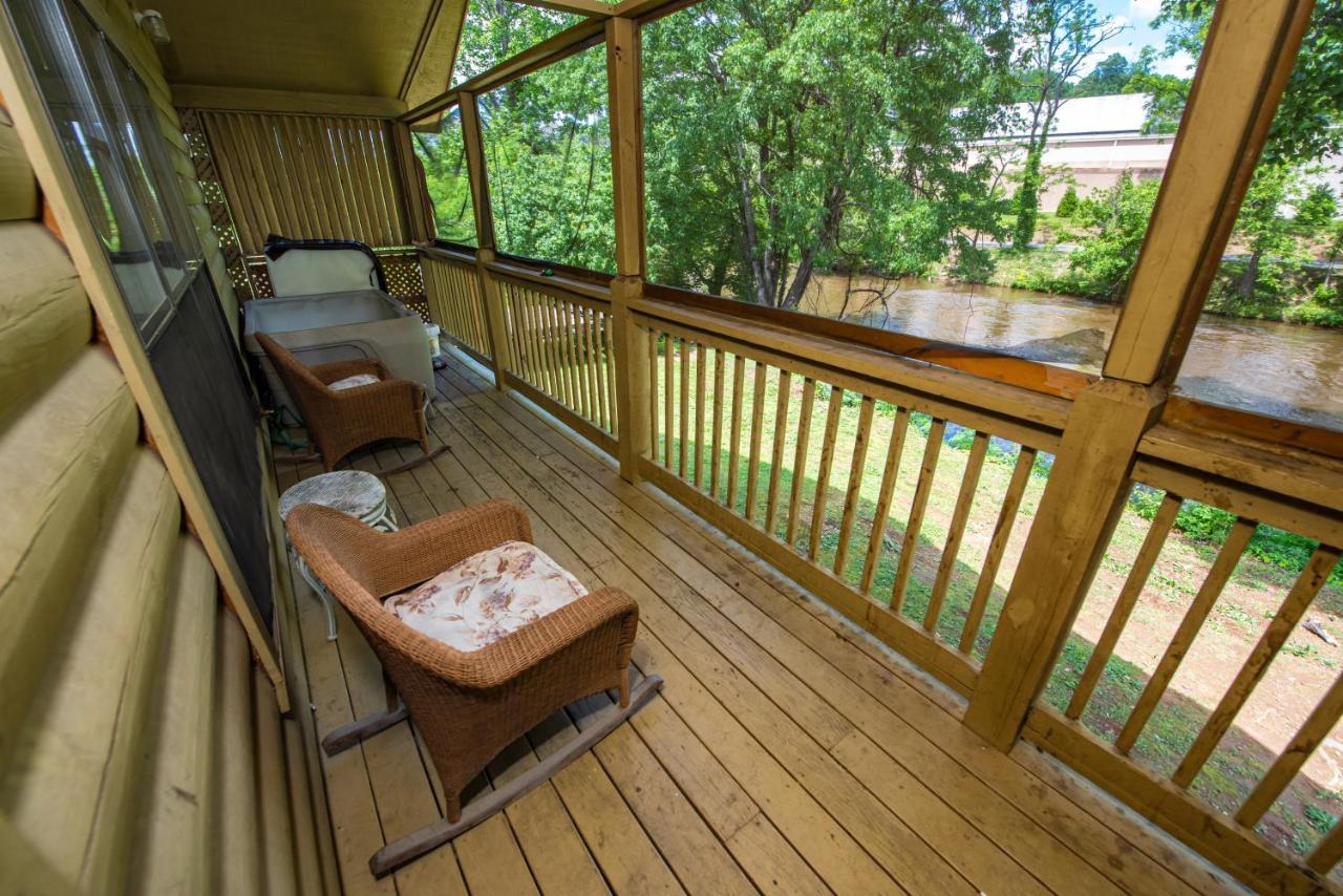 Holiday home Close To Parkway Rd With River View