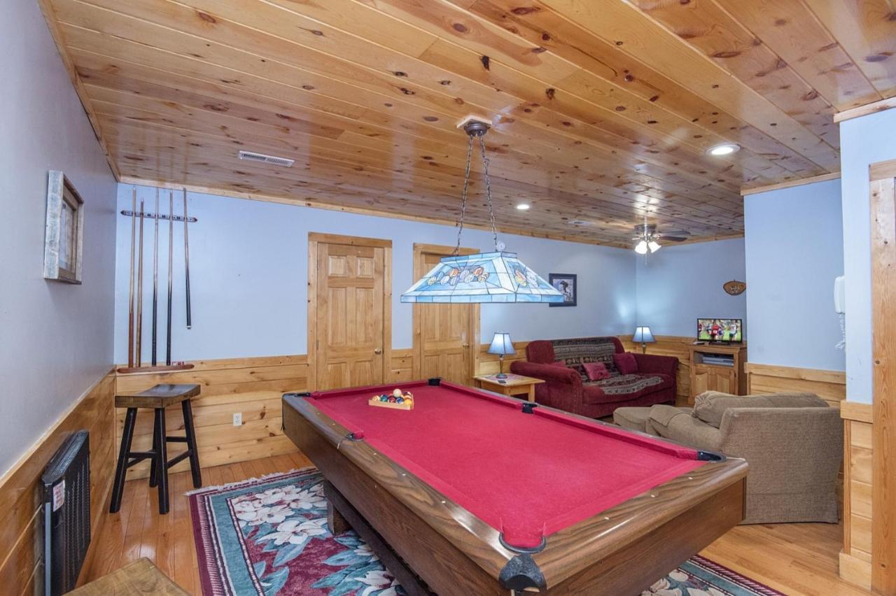 Er223 - Young's Hideaway Pigeon Forge