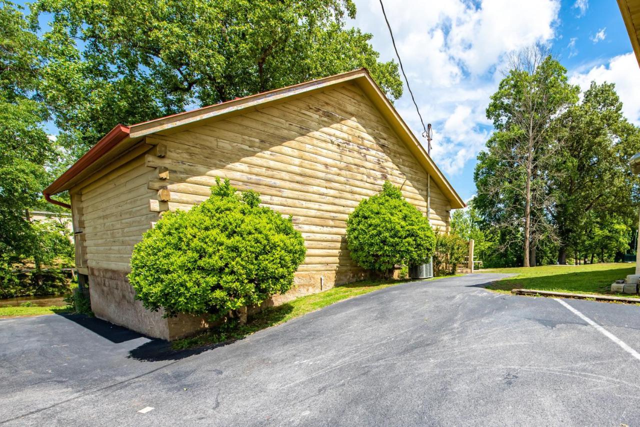 Holiday home Close To Parkway Rd With River View *