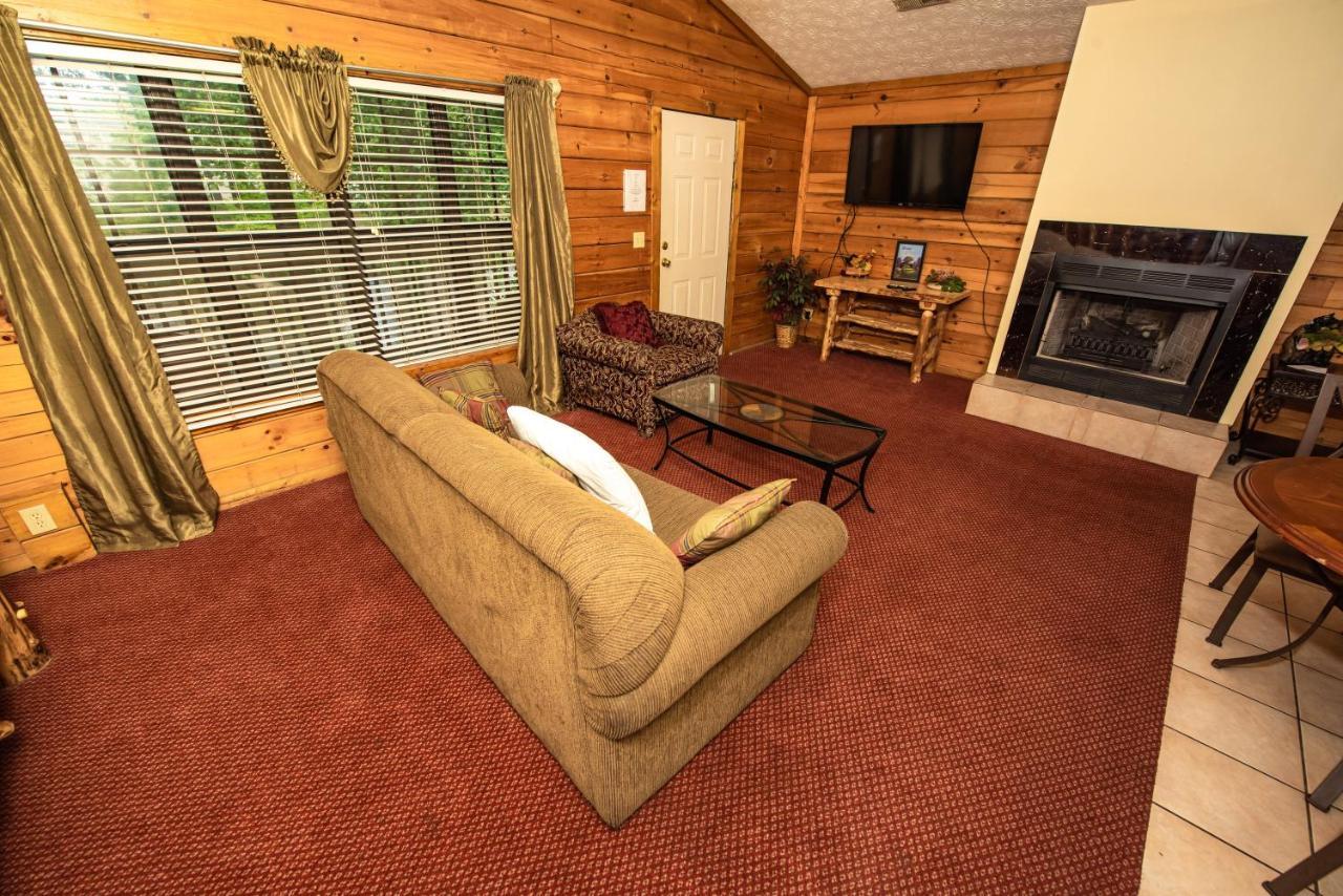 Close To Parkway Rd With River View Holiday home