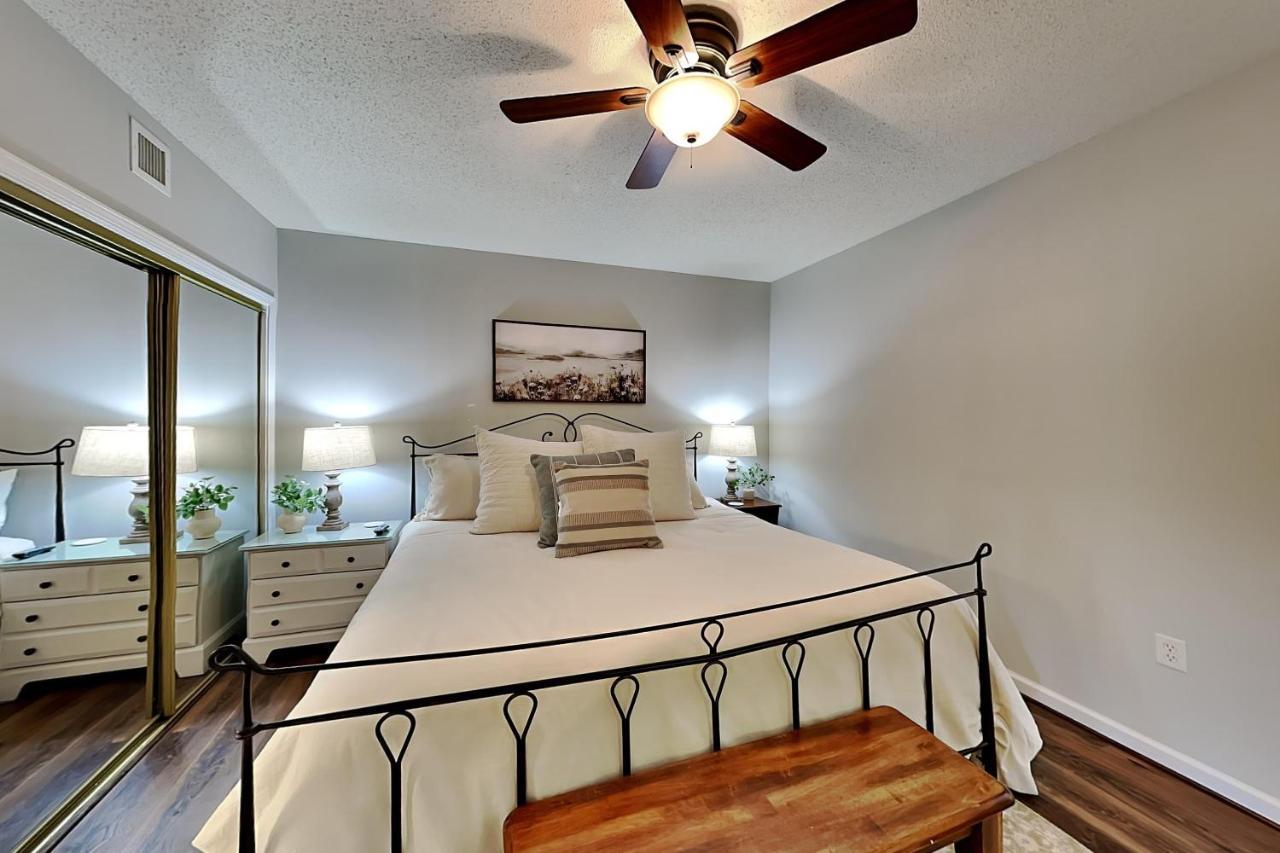 Apartment Family Gathering Whispering Pines 514